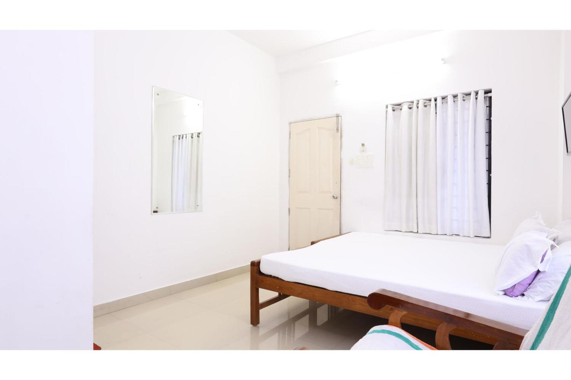 Готель Collection O Ar Square Thrissur Екстер'єр фото